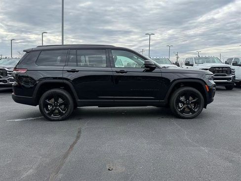 New 2025 Jeep Grand Cherokee L Altitude RWD image 2