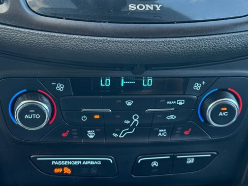 Used 2017 Ford Escape Titanium image 14