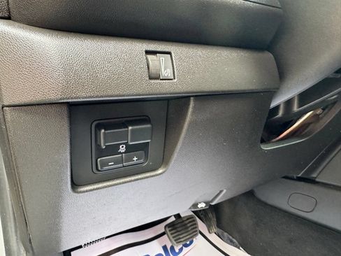 Used 2024 Chevrolet Colorado Trail Boss w/ Technology Package AWD/4WD image 16