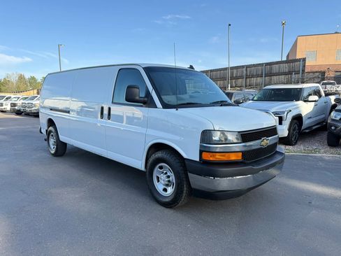 Used 2018 Chevrolet Express 3500 Extended w/ Driver Convenience Package RWD image 8