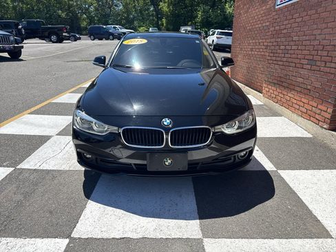 Used 2018 BMW 320i xDrive Sedan AWD/4WD image 5