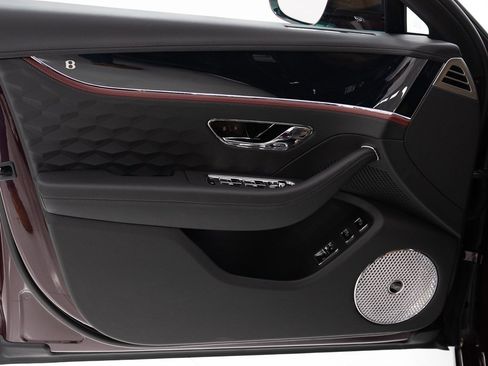 Used 2025 Bentley Flying Spur Plug-In Hybrid image 11