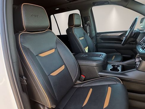 Used 2023 GMC Yukon AT4 AWD/4WD image 9