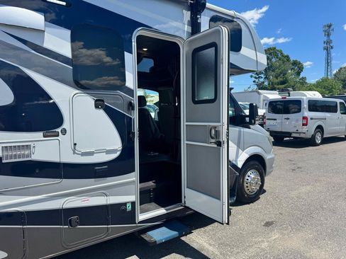 Used 2016 Mercedes-Benz Sprinter 3500 image 17