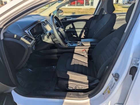 Used 2020 Ford Fusion SE image 16