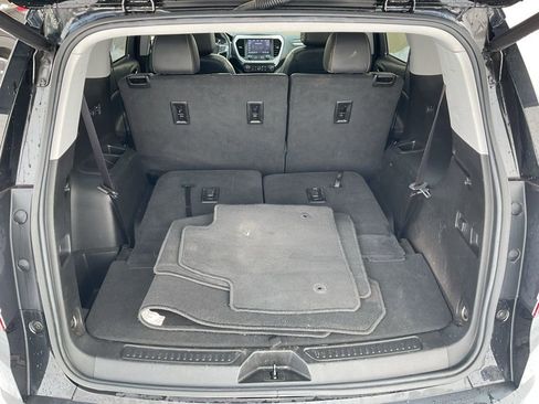 Used 2023 GMC Acadia SLT w/ Preferred Package image 23