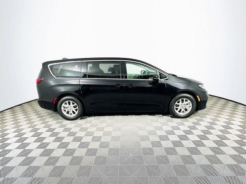 Certified 2024 Chrysler Pacifica Touring-L image 13