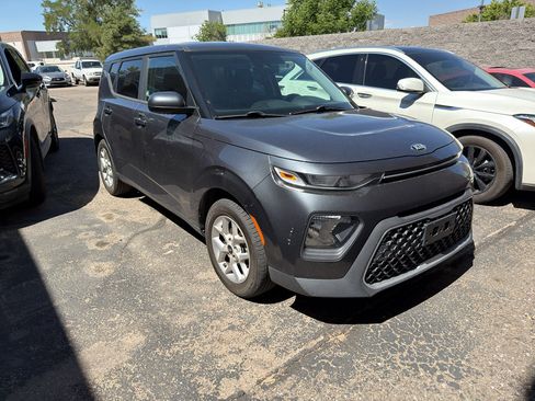 Used 2021 Kia Soul S FWD image 3