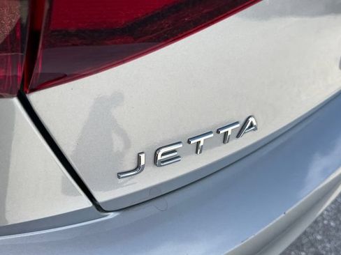 Used 2022 Volkswagen Jetta SE FWD image 14