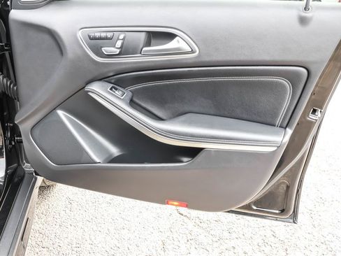 Used 2018 Mercedes-Benz GLA 250 4MATIC image 37