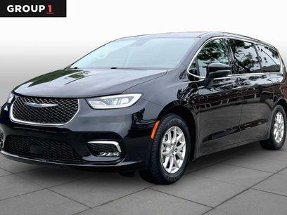 Used 2023 Chrysler Pacifica Touring-L