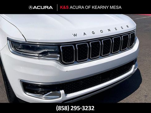 Used 2023 Jeep Wagoneer L Series II AWD/4WD image 9