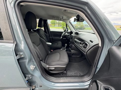 Used 2018 Jeep Renegade Altitude w/ Advanced Technology Group AWD/4WD image 11