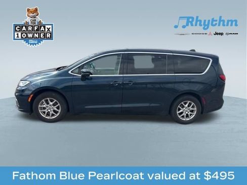 Used 2023 Chrysler Pacifica Touring-L image 1