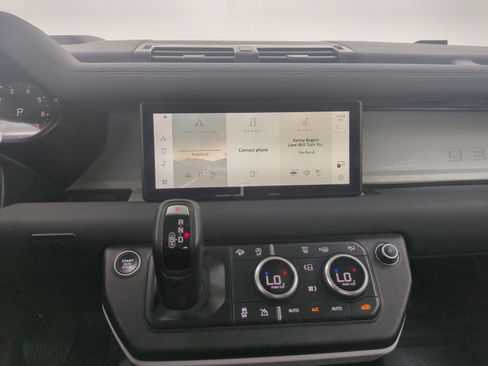 Used 2023 Land Rover Defender 90 S AWD/4WD image 16