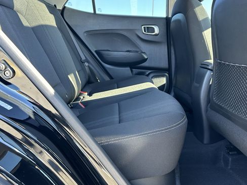 Used 2023 Hyundai Venue SEL image 17