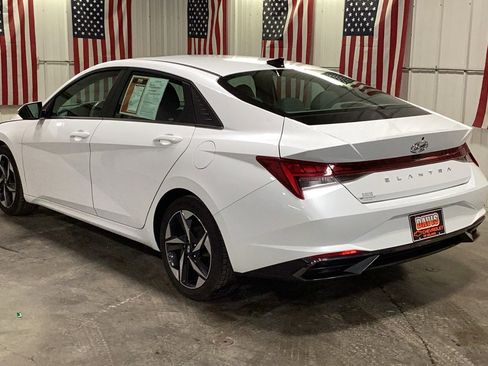 Used 2021 Hyundai Elantra SEL w/ Convenience + Premium Package image 4