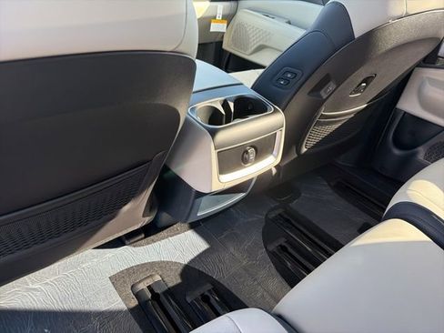New 2026 Kia Carnival EX FWD image 9