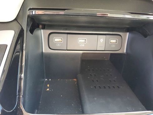 Certified 2023 Kia Sorento SX image 30