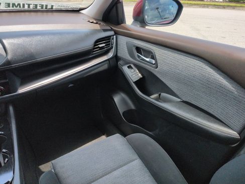 Used 2023 Nissan Rogue SV FWD image 18