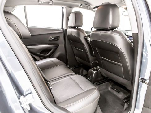 Used 2022 Chevrolet Trax LT w/ LT Convenience Package FWD image 34