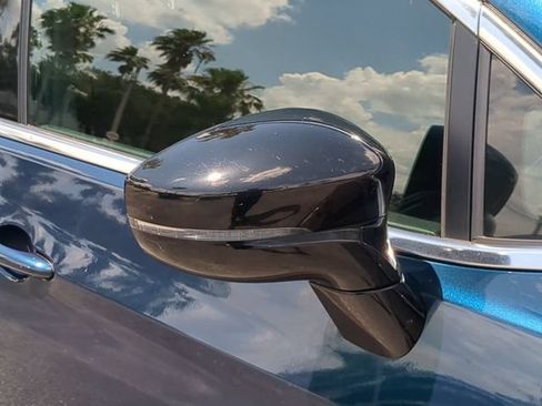 Used 2024 Chrysler Pacifica Touring FWD image 12