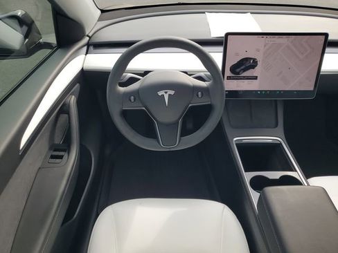Used 2024 Tesla Model Y 2WD image 16