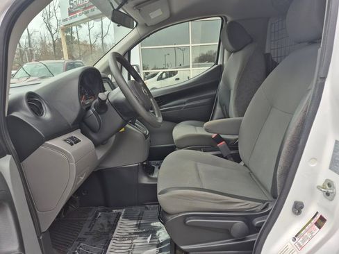 Used 2017 Nissan NV200 SV w/ Technology Package image 2