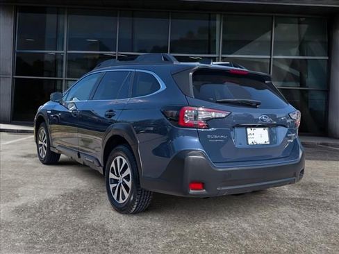 Used 2023 Subaru Outback Premium AWD/4WD image 4
