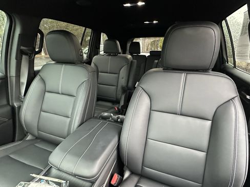 Used 2024 GMC Acadia Elevation image 8