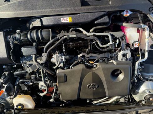 Used 2025 Toyota Camry SE image 32