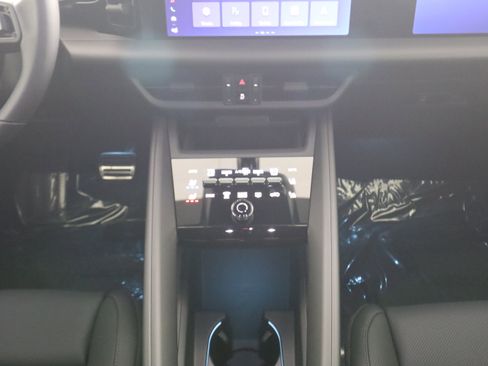 New 2026 Porsche Macan Electric RWD image 20