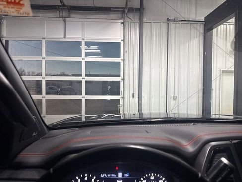 Used 2021 Nissan Titan PRO-4X w/ Pro-4x Convenience Package image 9