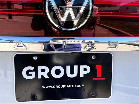 Used 2024 Volkswagen Atlas Cross Sport SE w/ Panoramic Sunroof Package image 10