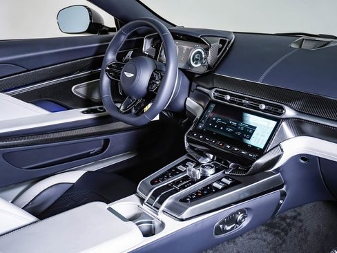 Used 2025 Aston Martin Vanquish image 17