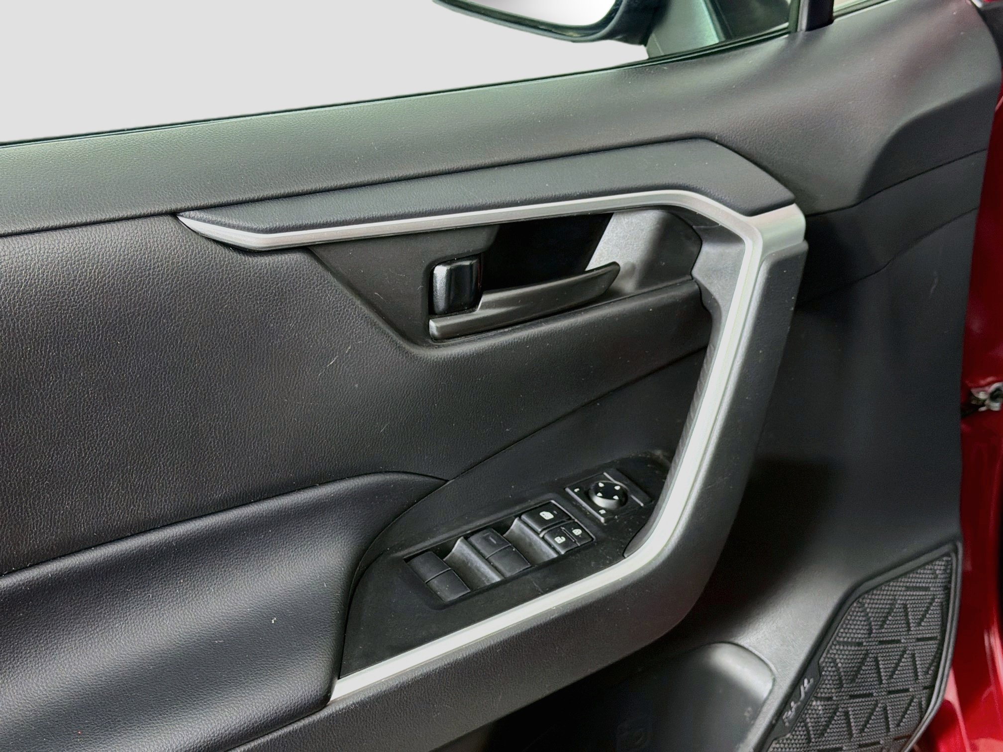 Used 2023 Toyota RAV4 LE AWD/4WD image 15