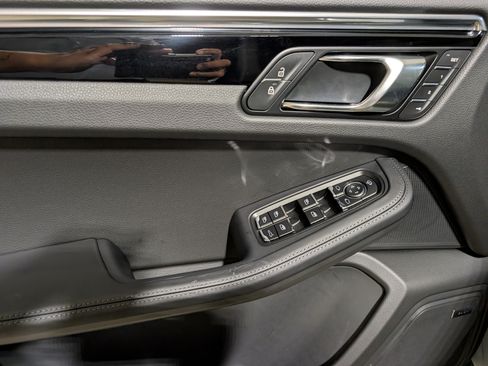 Certified 2026 Porsche Macan AWD/4WD image 31