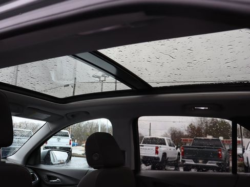 Used 2023 Chevrolet Equinox LT image 16