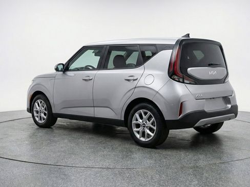 Used 2025 Kia Soul LX w/ LX Technology Package image 6
