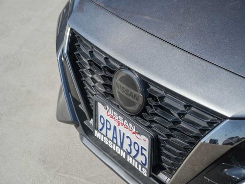 Used 2020 Nissan Sentra SR w/ Premium Package FWD image 3