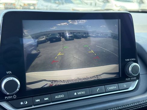 Used 2024 Nissan Rogue S FWD image 15