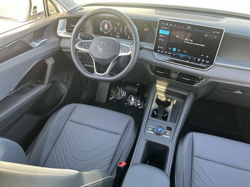 New 2026 Volkswagen Tiguan SE FWD image 10