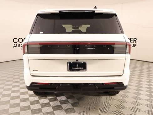 New 2025 Lincoln Navigator Reserve w/ Jet Appearance Package AWD/4WD image 24