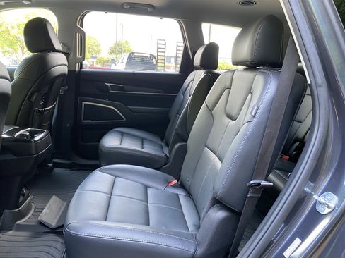 Used 2024 Kia Telluride EX w/ EX Captain's Chair Package FWD image 36