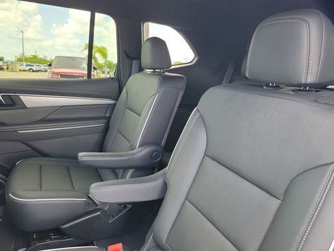 Certified 2025 Buick Enclave Preferred FWD image 9