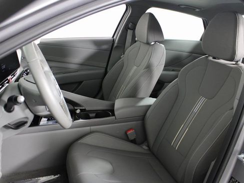 Certified 2025 Hyundai Elantra SEL image 17