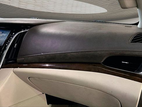 Used 2017 Cadillac Escalade Luxury RWD image 14