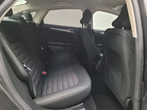 Used 2017 Ford Fusion SE FWD image 19