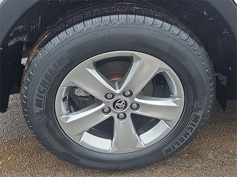 Used 2015 Toyota RAV4 XLE image 9