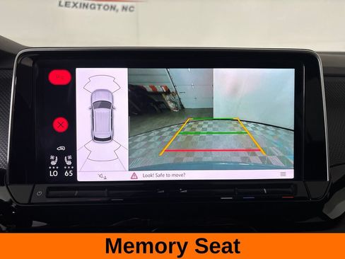 Used 2025 Volkswagen Atlas Cross Sport SEL AWD/4WD image 18